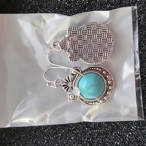 Turquoise earrings with silver.